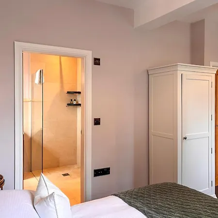 West House - Uk51668